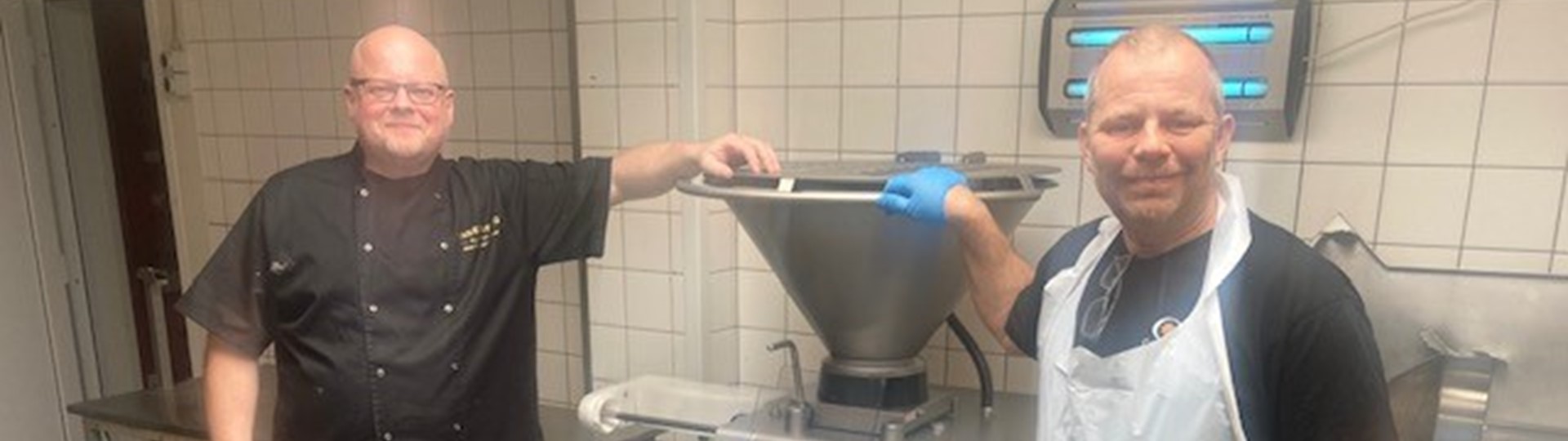 Slagter Zangenberg sætter turbo på produktionen af ”Dødens pølse”